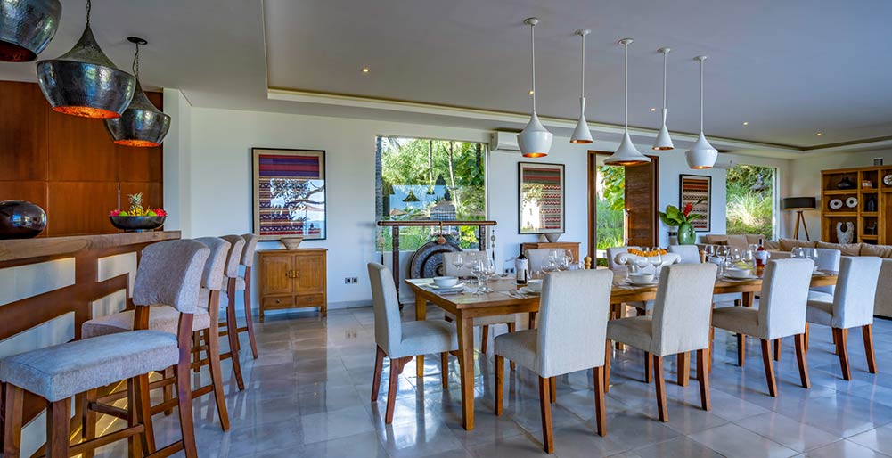 Seseh Beach Villa I - Formal dining area