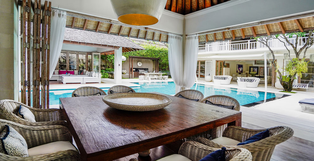 Villa Jajaliluna - Dining Area with Pool View