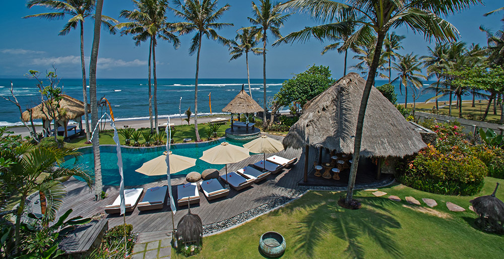 Taman Ahimsa - Pool beachfront