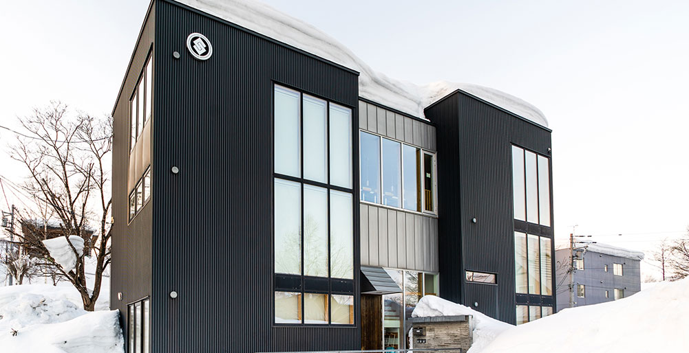 Sekka Ni Chalet - Facade with surrounding snow