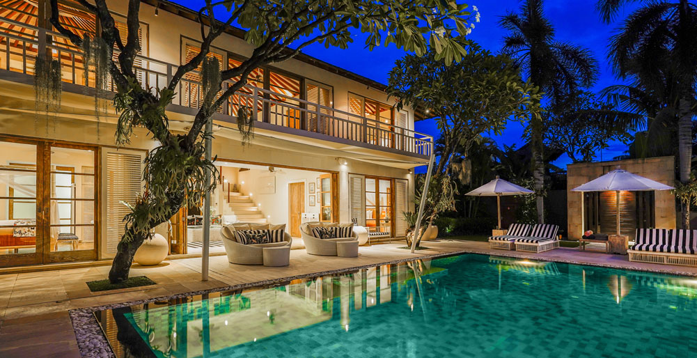 Villa Jajaliluna - Pool Deck at Dusk