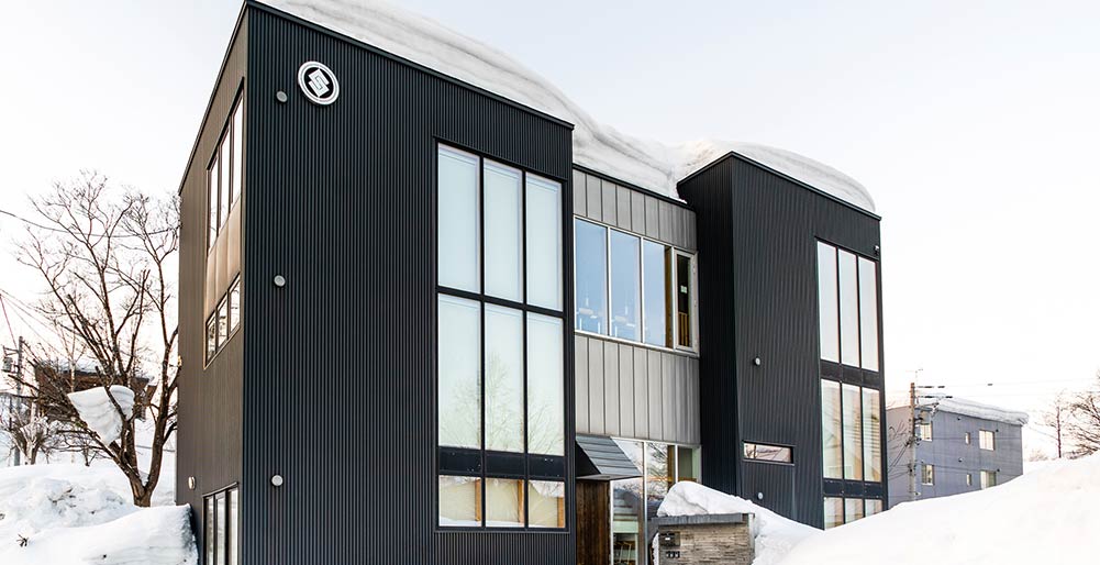 Sekka Ni Chalet - Facade with surrounding snow