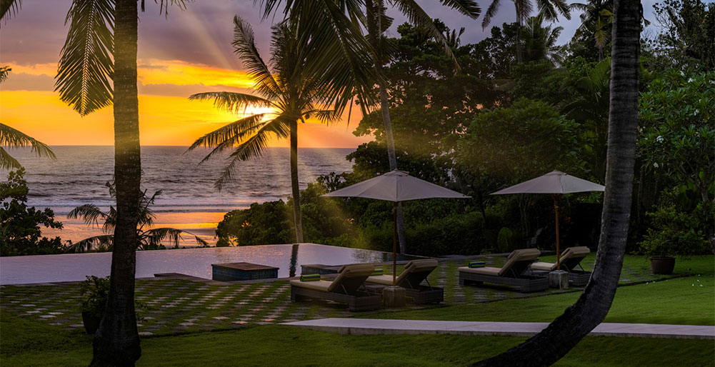 Villa Kailasha - Dramatic sunset from pool