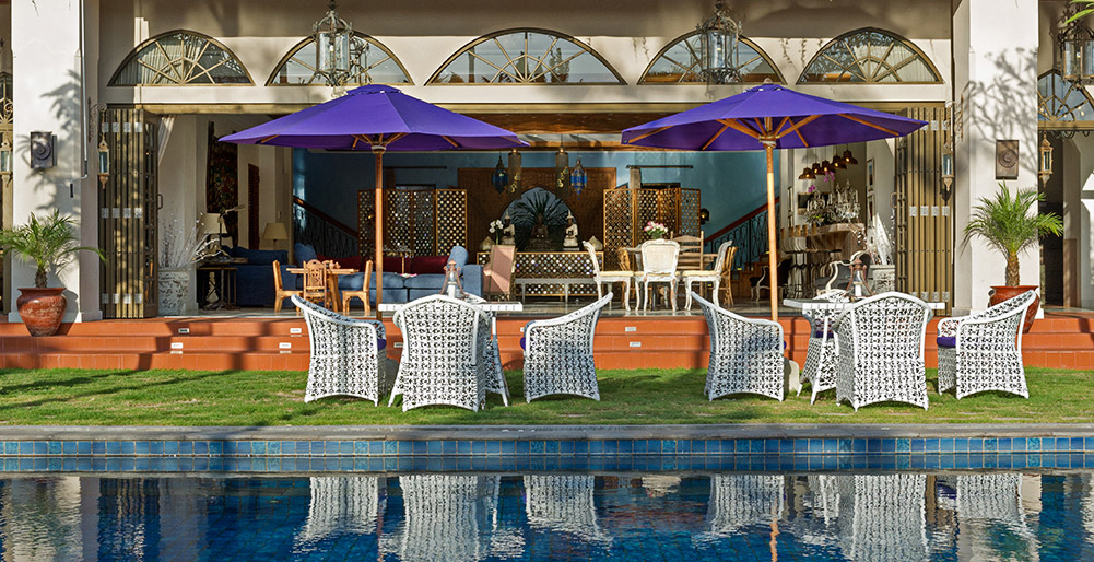 Villa Sayang d'Amour - Poolside dining