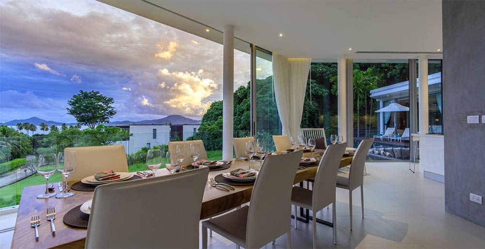 Villa Abiente - Dining area at dusk