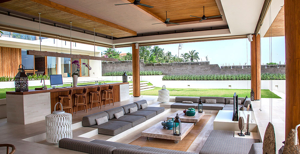 The Iman Villa - Daytime lounge awaits