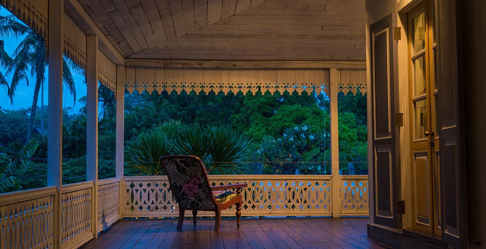 Villa 1880 - Veranda at dusk