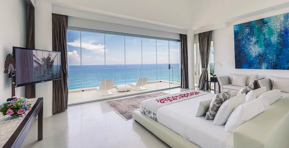 Grand Cliff Front Residence - Bedroom sea view TV