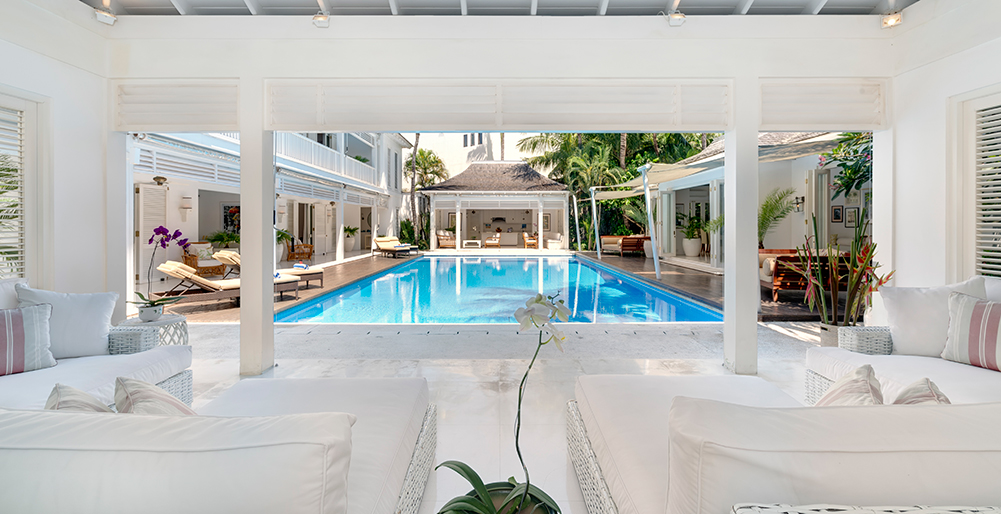 Villa Lulito - Living room view of the pool